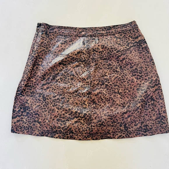 Free People Vegan Leather Leopard Print Mini Skirt 10 - Picture 4 of 4